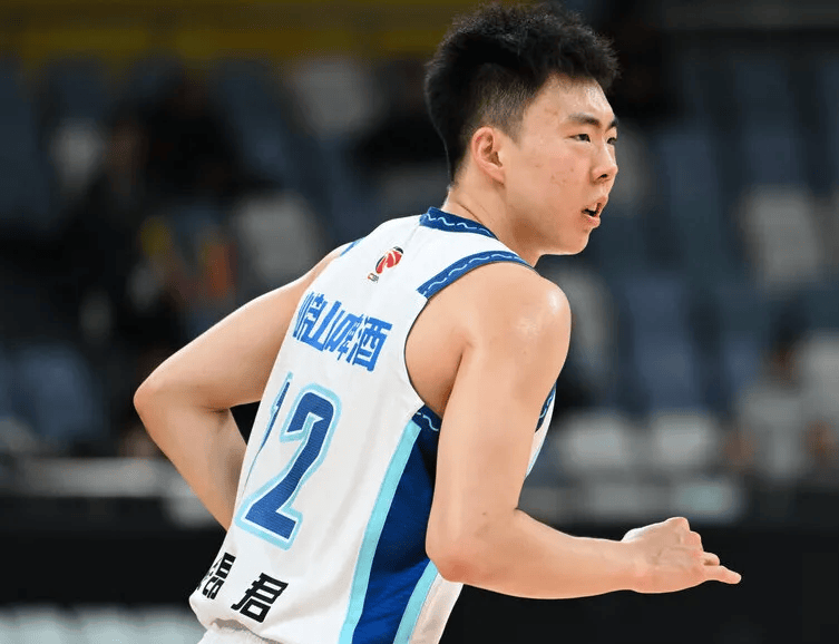 媒体人周鹏: 昨天段昂君说没接到国家队电话, 还要继续努力