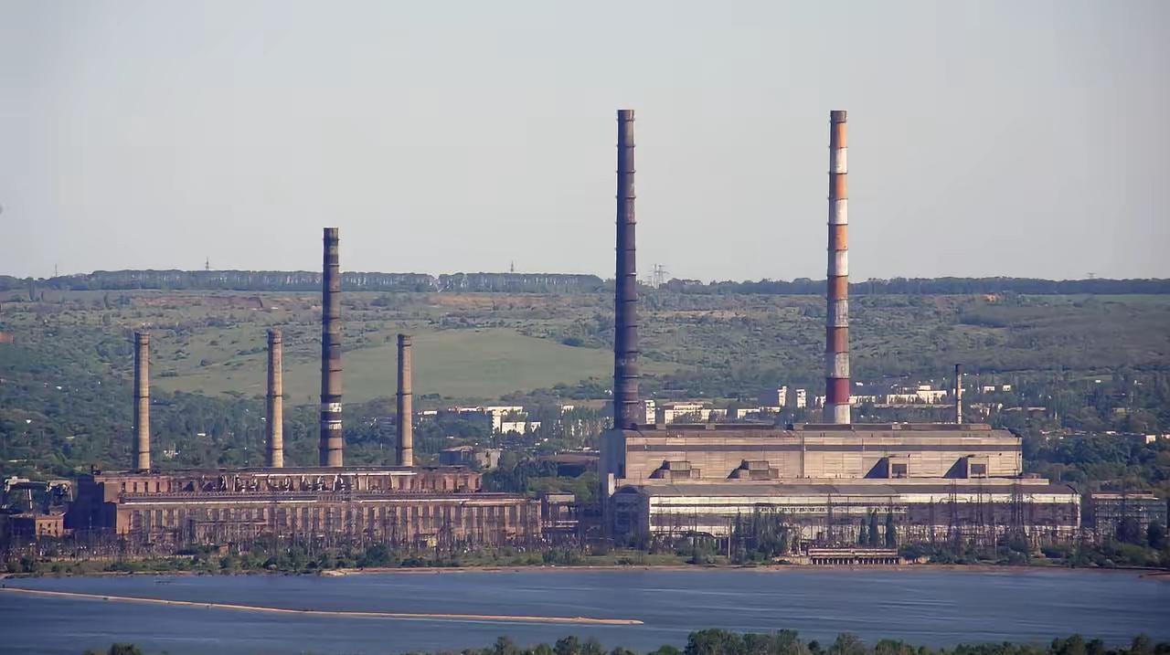 乌克兰关停了其控制的顿涅茨克区域内最后一座火电厂这就叫彻底断了后路。就在