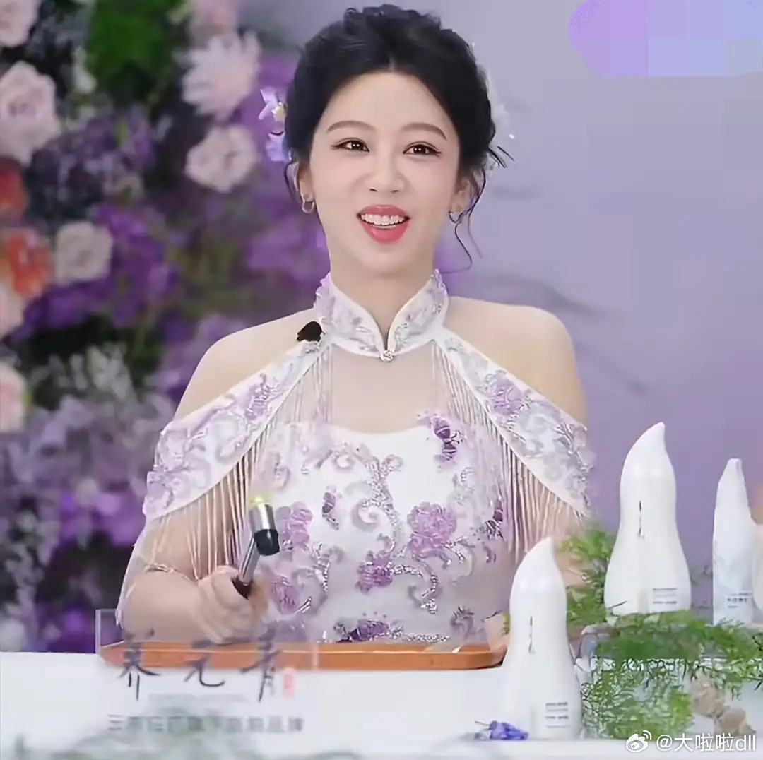 杨紫没人通知我啊！内娱最懵主角实锤愚人节直播被整蛊，主持人谎称新剧空降，杨紫当场
