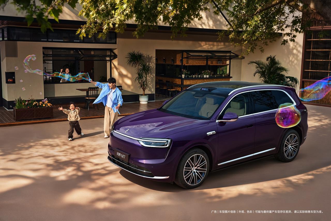 黑夜无光，问界M7在122米外锁定“隐形威胁”对于传统激光雷达而言，黑夜与低反