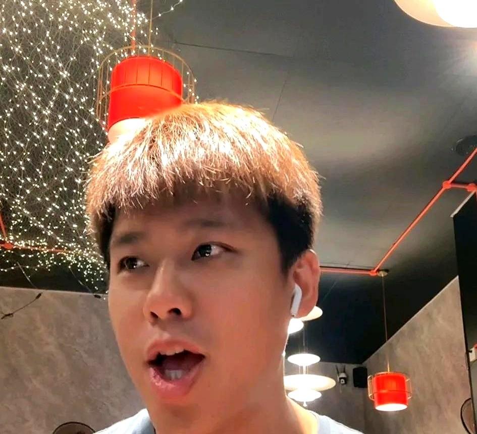 葛斯齐昨晚在直播间释放了几个消息，证明他手里是真的有料的！他还告诉网友，下次