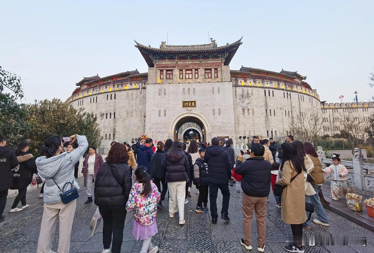 洛阳丽景门属于文物还是仿古建筑洛阳丽景门为金明洛阳城西门，始建于金兴定元年（12