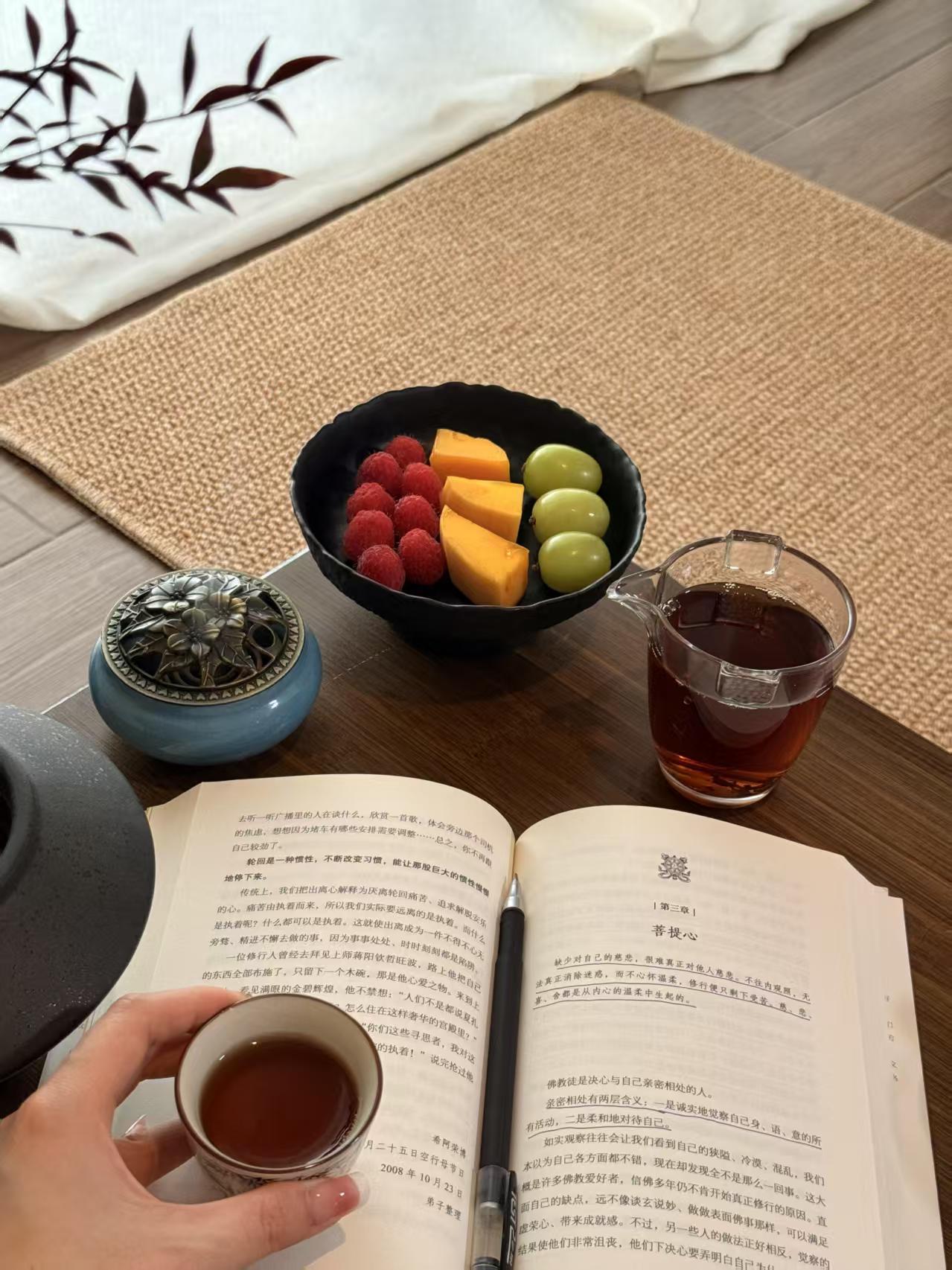 非常现实的一段话：“别迷信什么养生专家，活多久老天爷说了算。你天天走万步，膝盖先