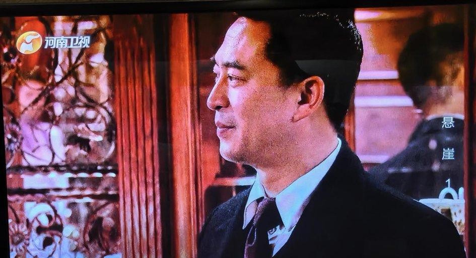 娱乐圈里嘴上称兄道弟的人多了去了，但真能红了以后喂你吃二十年硬饭的，全内娱估计也就张嘉译和孙浩了。央