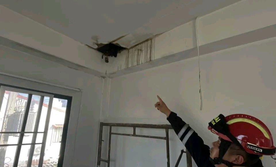 泰国这事儿太惊悚了！1月7日，巴吞他尼府一栋翻修的两层独栋建筑里，施工工人有了惊