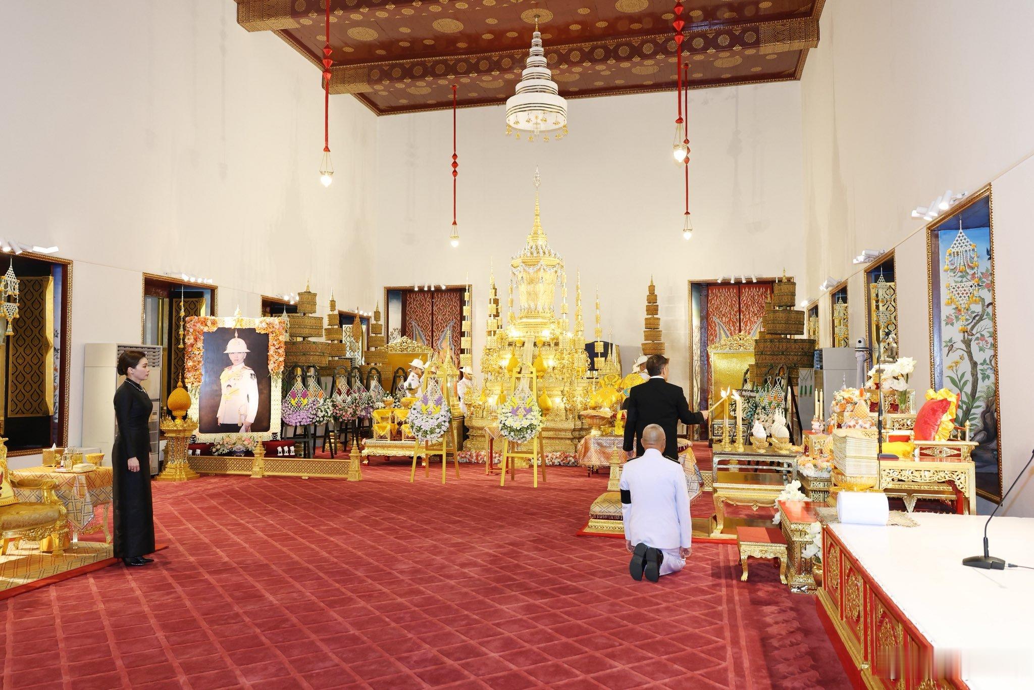 泰国王室🇹🇭6月14日，哇集拉隆功国王和苏提达王后在诗妮娜贵妃、思蕊梵娜瓦