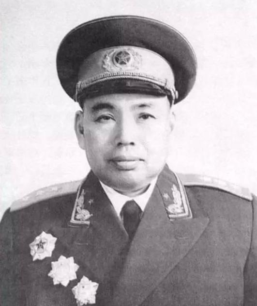 1985年，80岁许世友途经济南，想祭奠九纵牺牲战友，陵园工作人员却说:英雄山烈