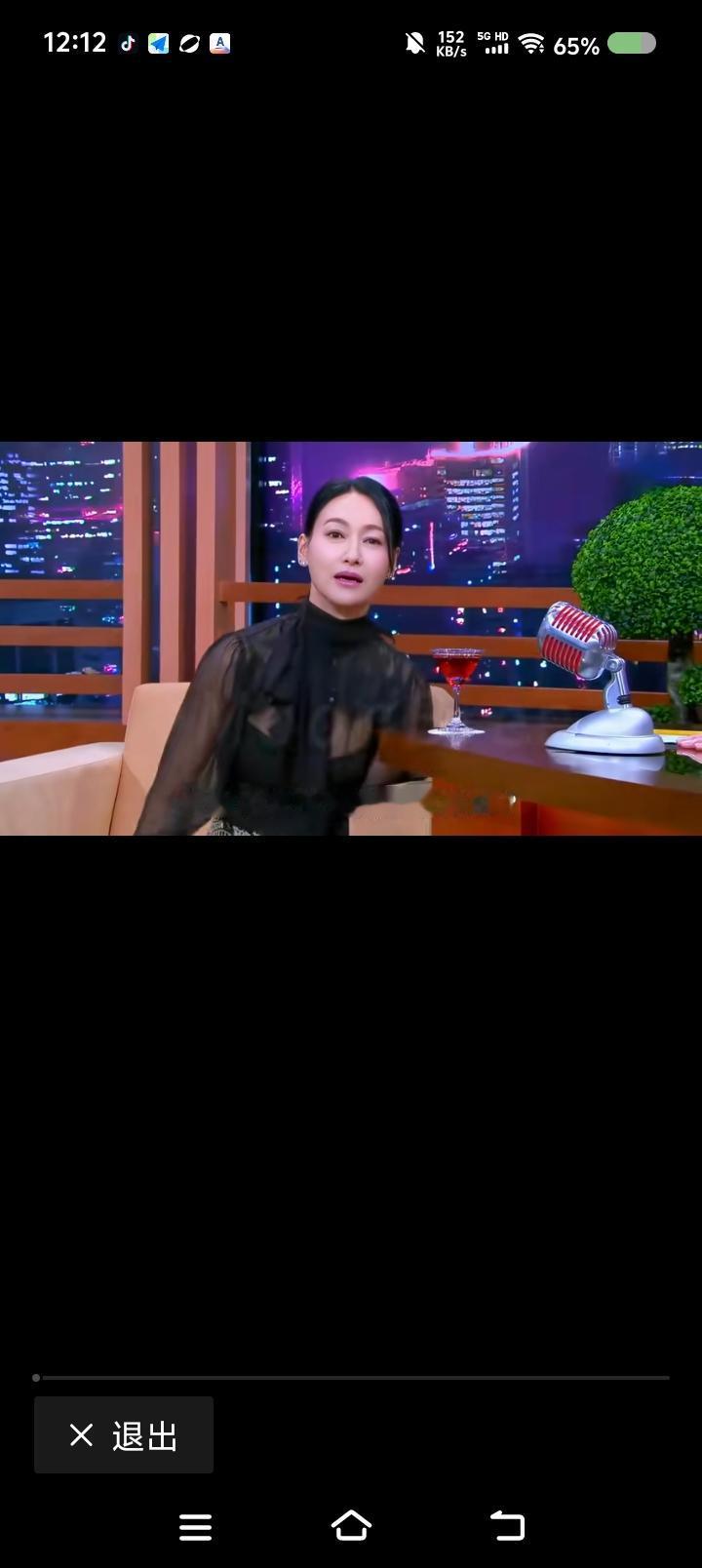 还是2015年的惠英红？这么年轻吗？她是谁？她的戏，我好像没看过。