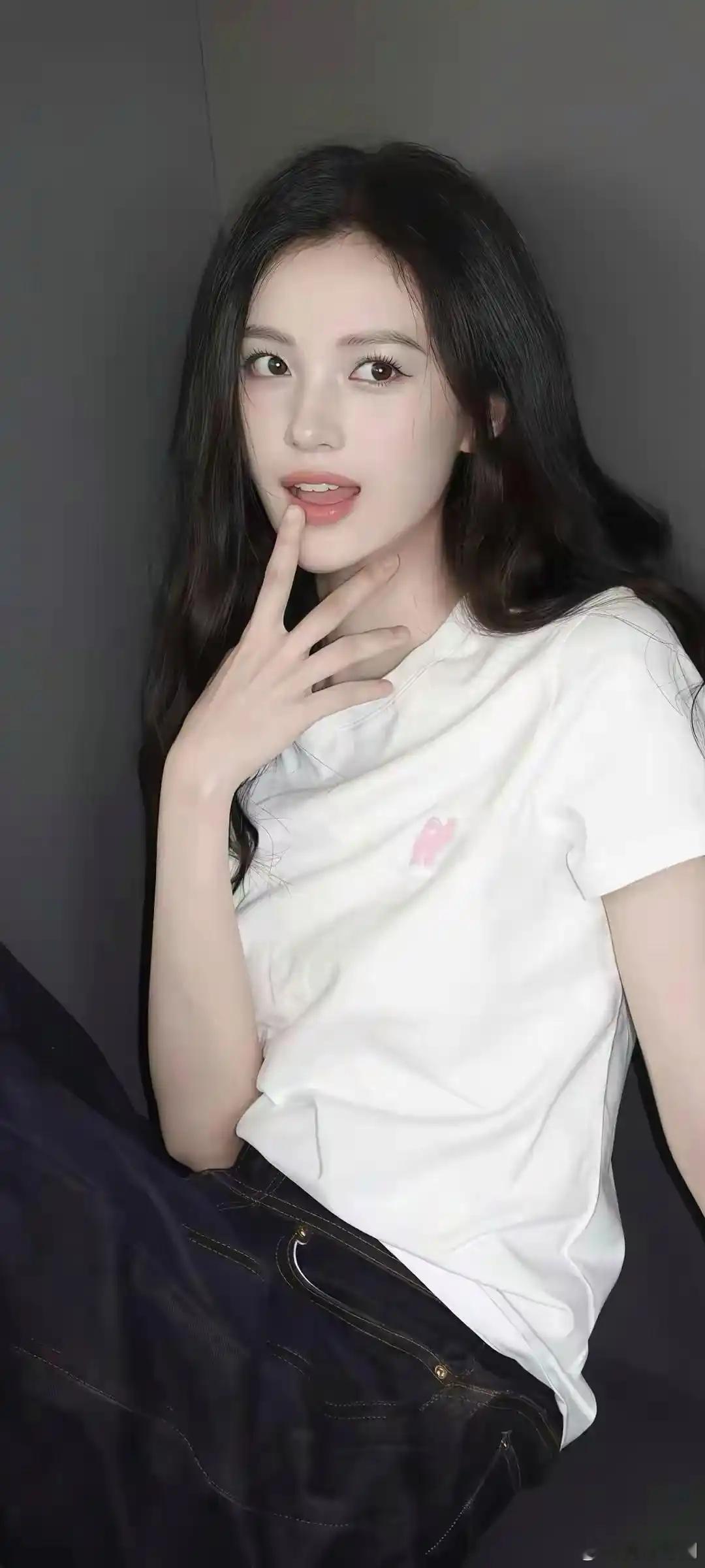 这真的不是同一个人吗，可以绑定内娱双生🌸了