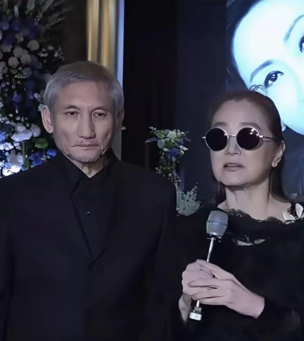施南生追思会，林青霞哭着说：施南生是一本没读完的书。这是在“批评”徐克？因为这是