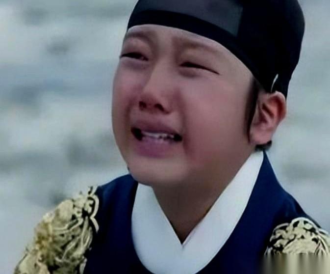 我跟你说个事儿，有点颠覆三观。一个爹，把自己唯一的亲儿子，活活关在一个一米多宽