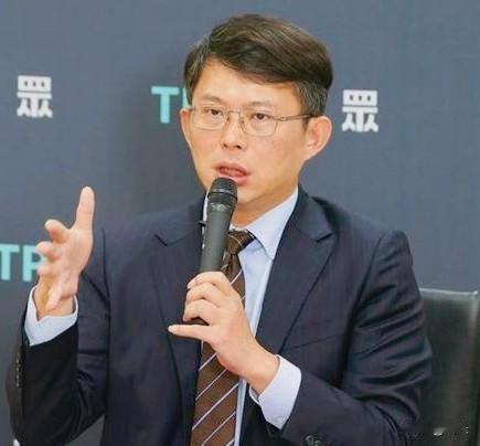 耐人寻味！柯文哲妻子陈佩琪日前公开表示，2028大选得靠蓝营自己努力。柯文哲已经