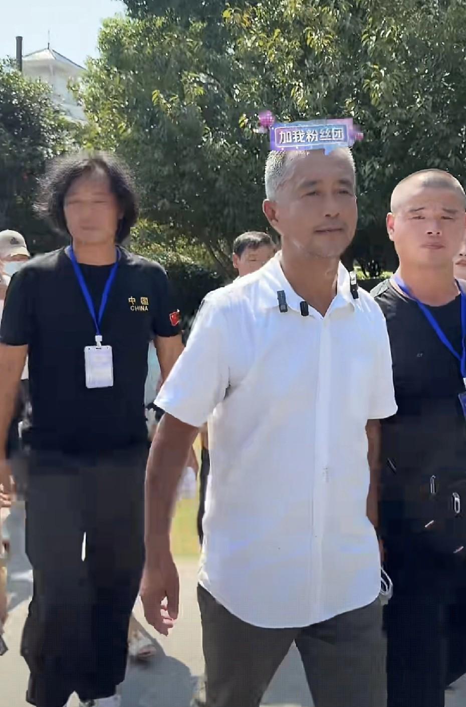 沈巍这趟安徽和县的文化之旅，确实有点太过于“接地气”了，当然流量确实给足了。带