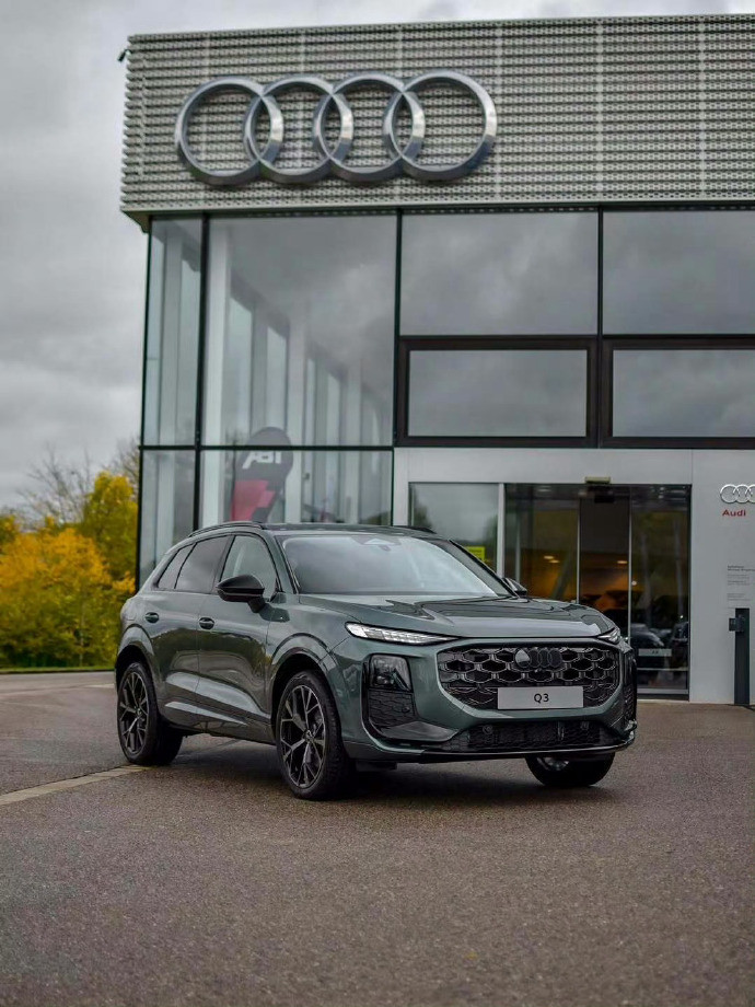 奥迪Q3---2025款推出quattro45周年典藏版，涵盖致雅、动感及RS