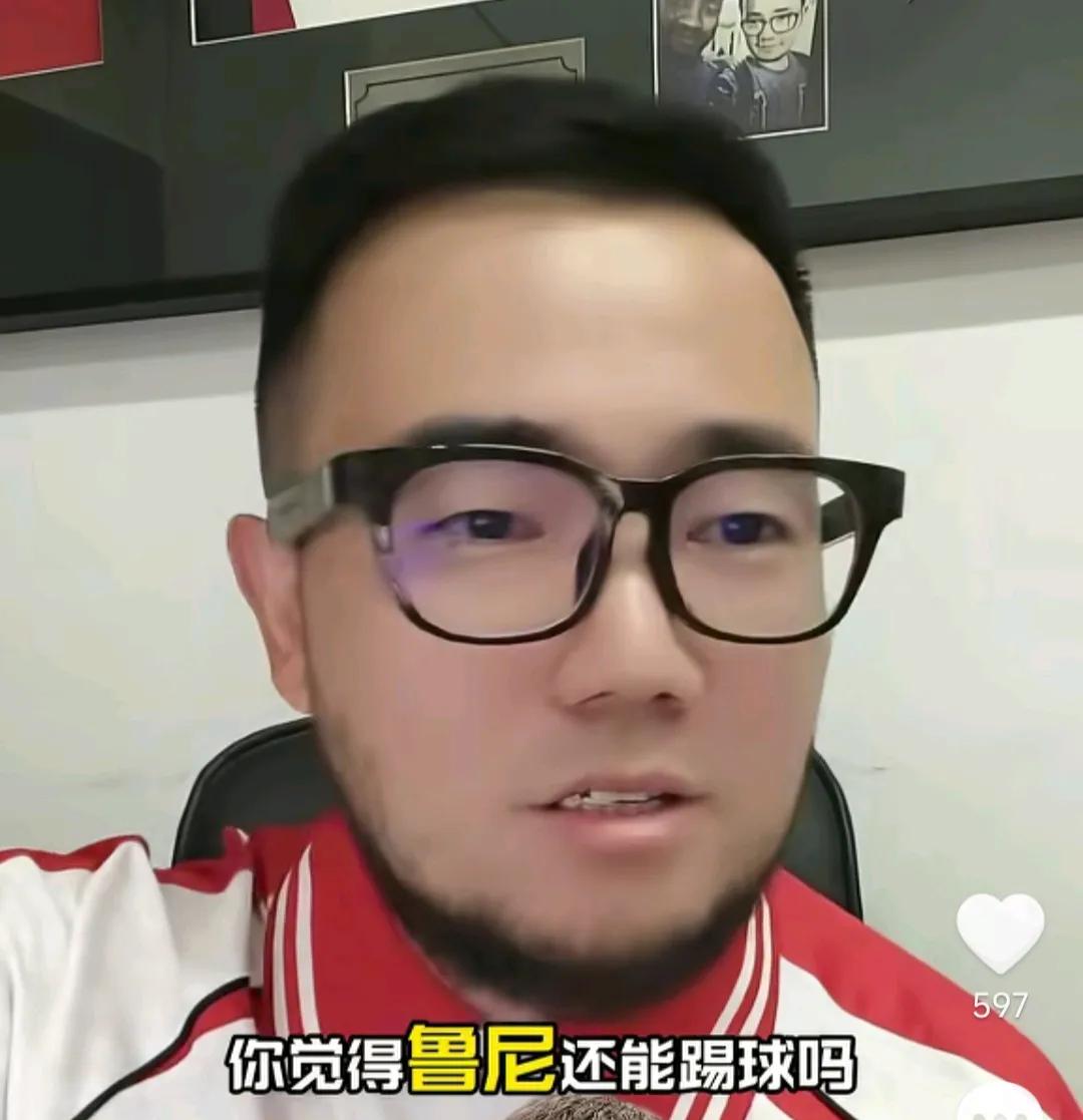 媒体人潘伟力认为，国内年轻球员犯了错要给他们机会。他表示，像国足梯队张洪福、唐