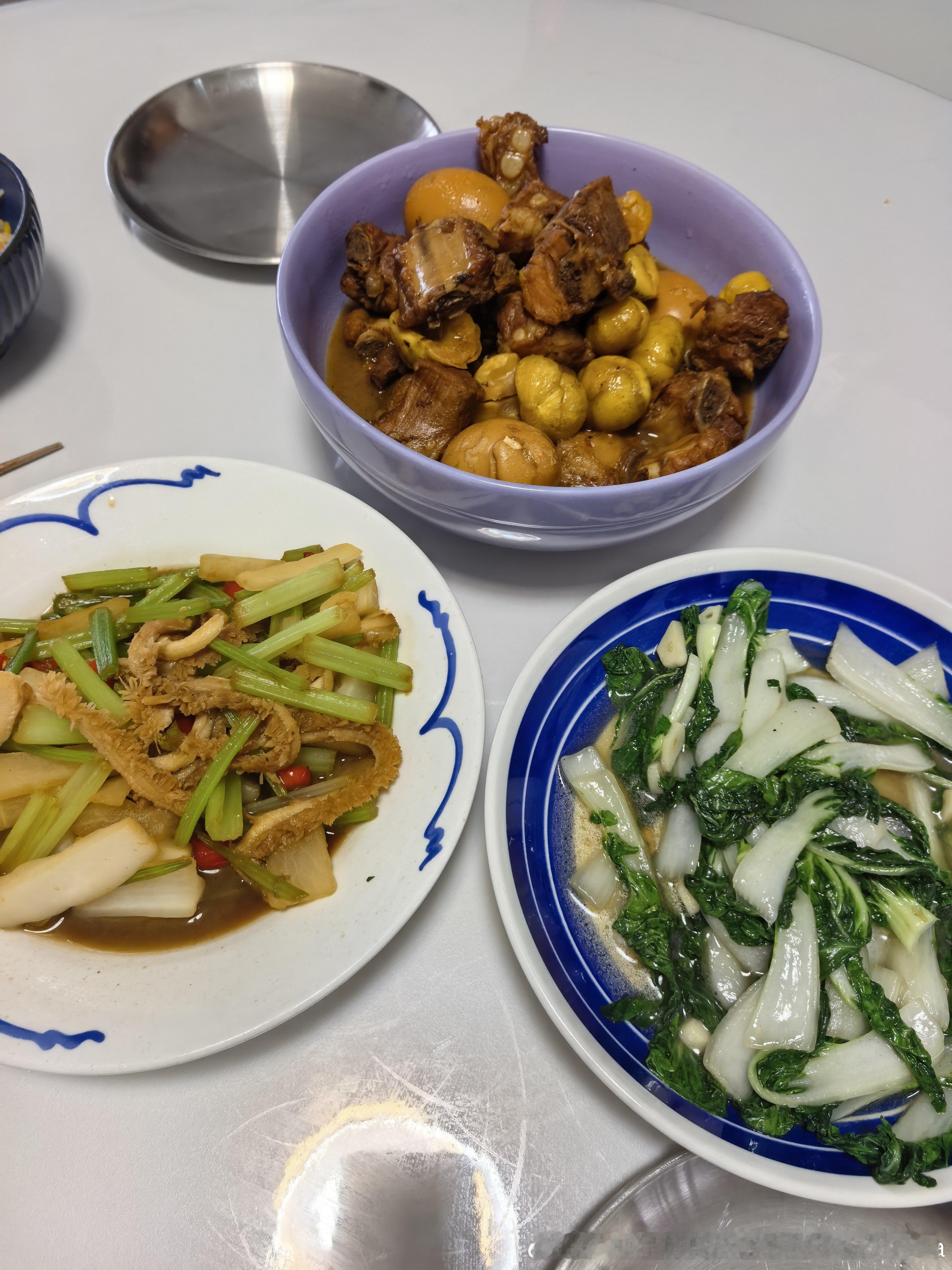 鸡蛋板栗焖排骨酸萝卜炒猪肚清炒奶白菜午饭要积极​​​