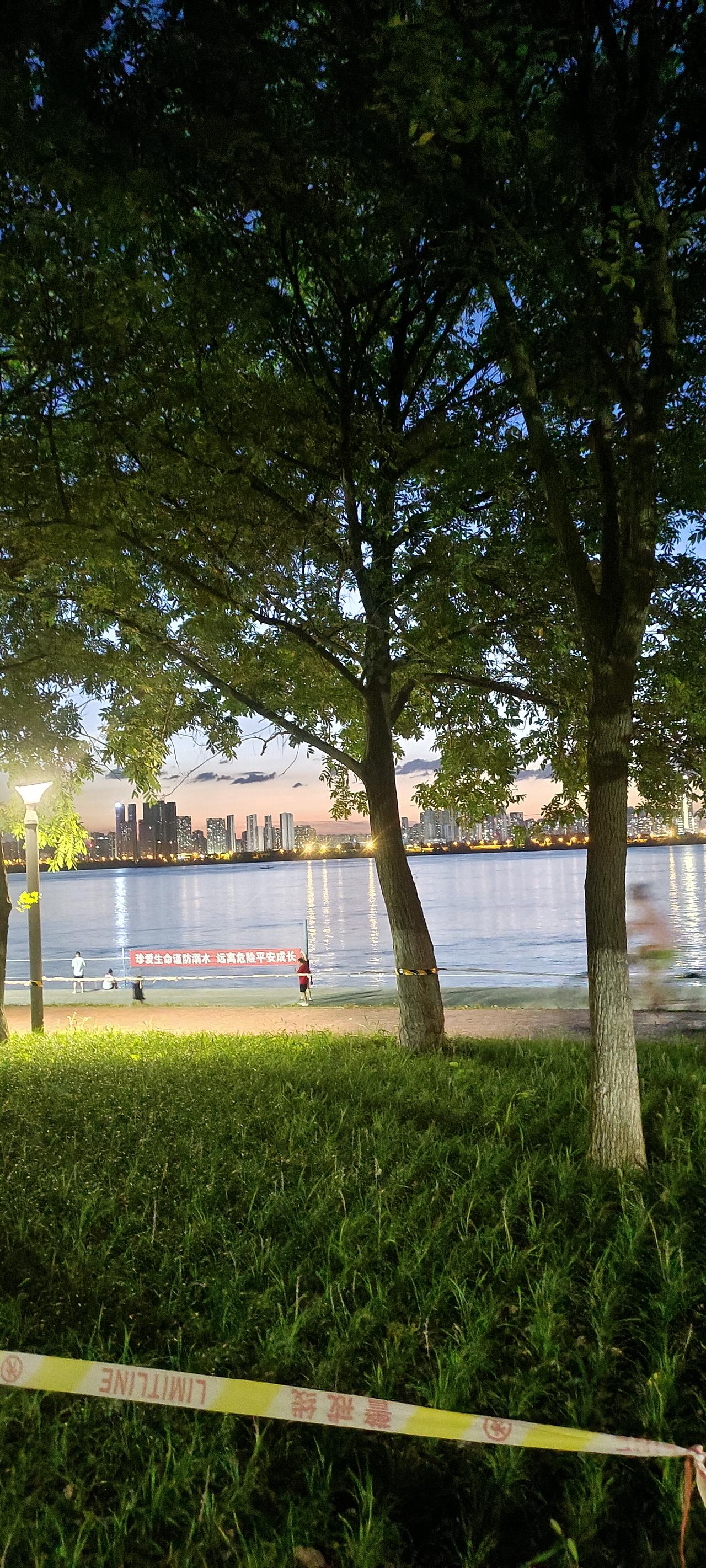 为什么在一个吃穿不愁的年代却如此焦虑现在的生活和我父母那个年代，简直是天差地