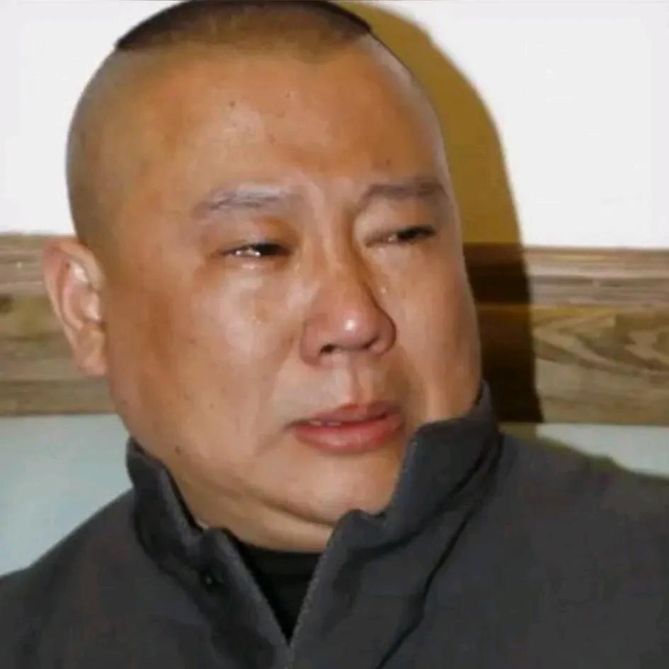 相声名家郑健又给郭德纲上了一课！因为刚刚看到郑健老师又当评委了，这次是参加北京第