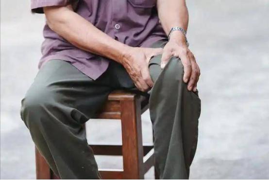 腿部是心梗的放大镜？医生忠告：腿部出现这几种表现，尽快就医！“医生，我最近腿