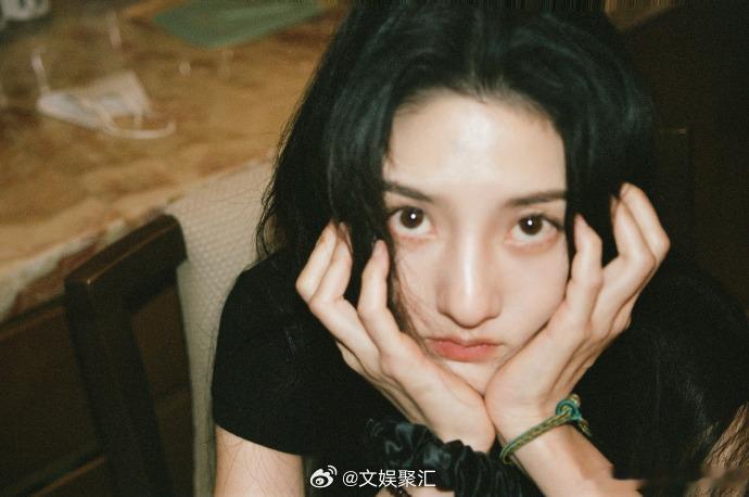 宋祖儿脸是最好的时尚单品宋祖儿出片比呼吸还简单看完宋祖儿这组九宫格彻底懂了，秋日