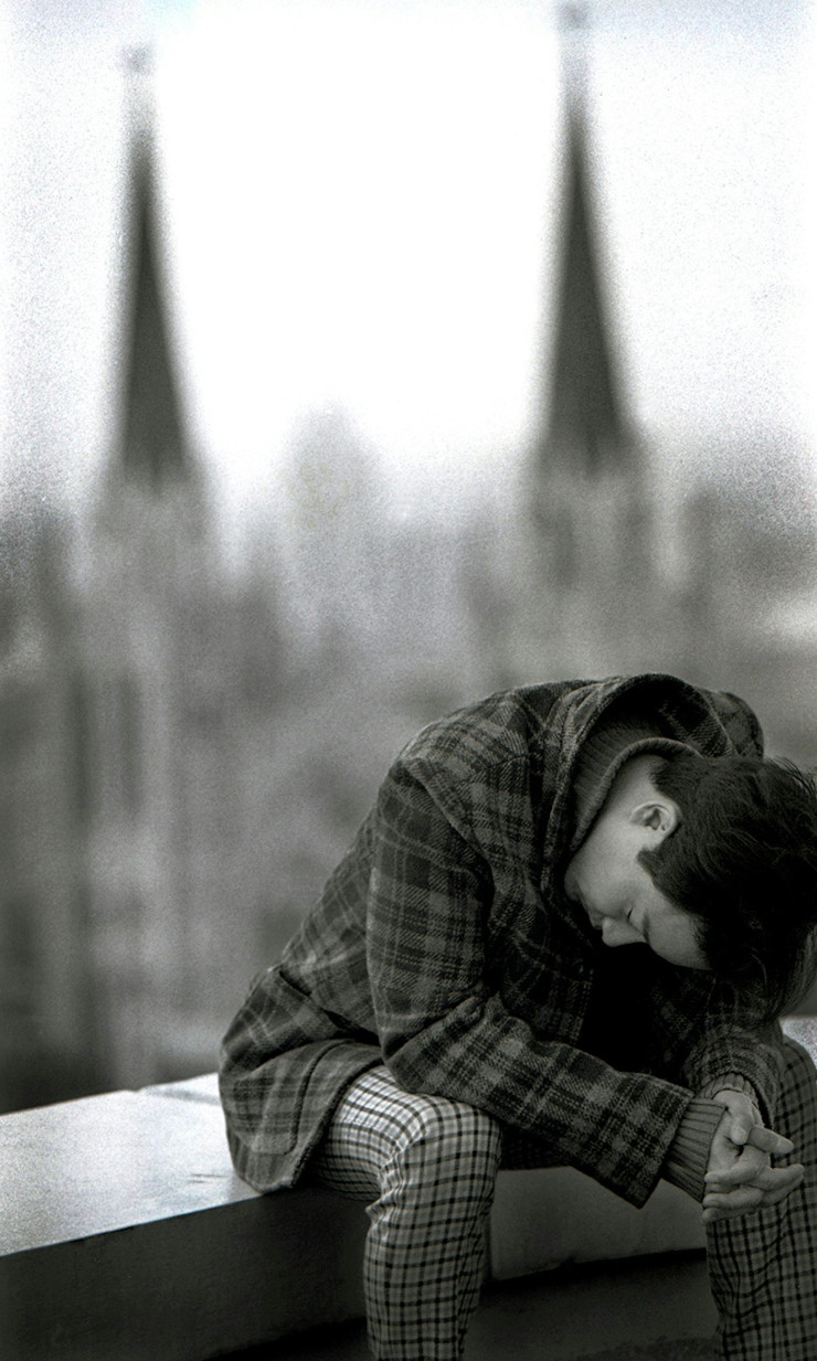 韩国摄影师KimHyungSun公开了一批摄于1998年、从未曝光的张国荣照