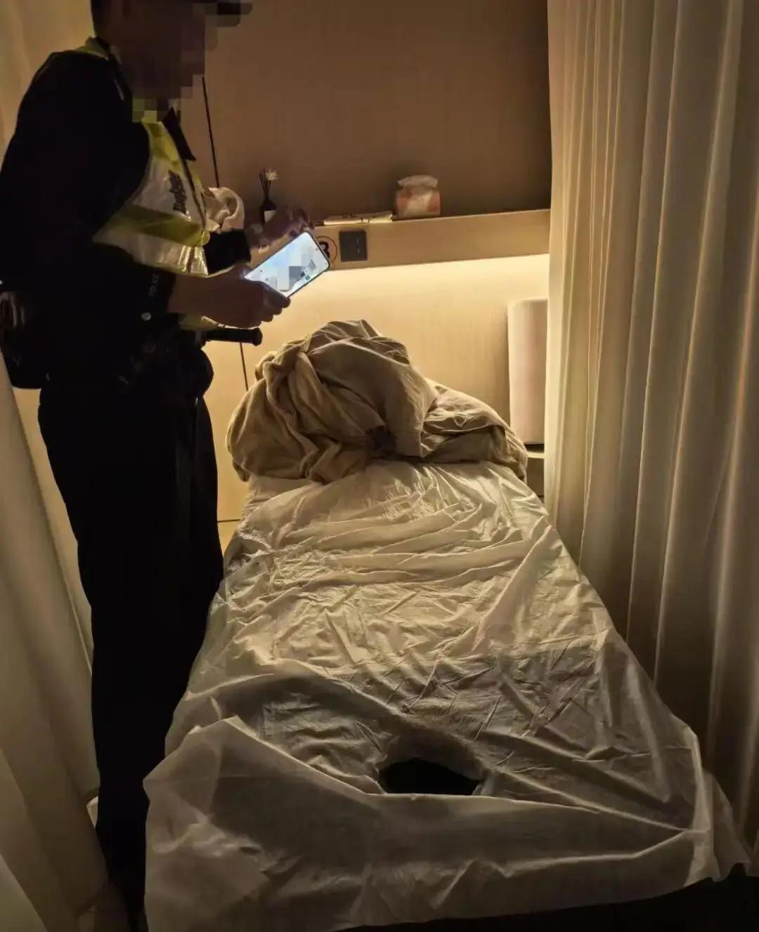 一位按摩店老板娘说话特别直：“客人摸你一下手，你的手会断掉吗？客人摸你一下头，你