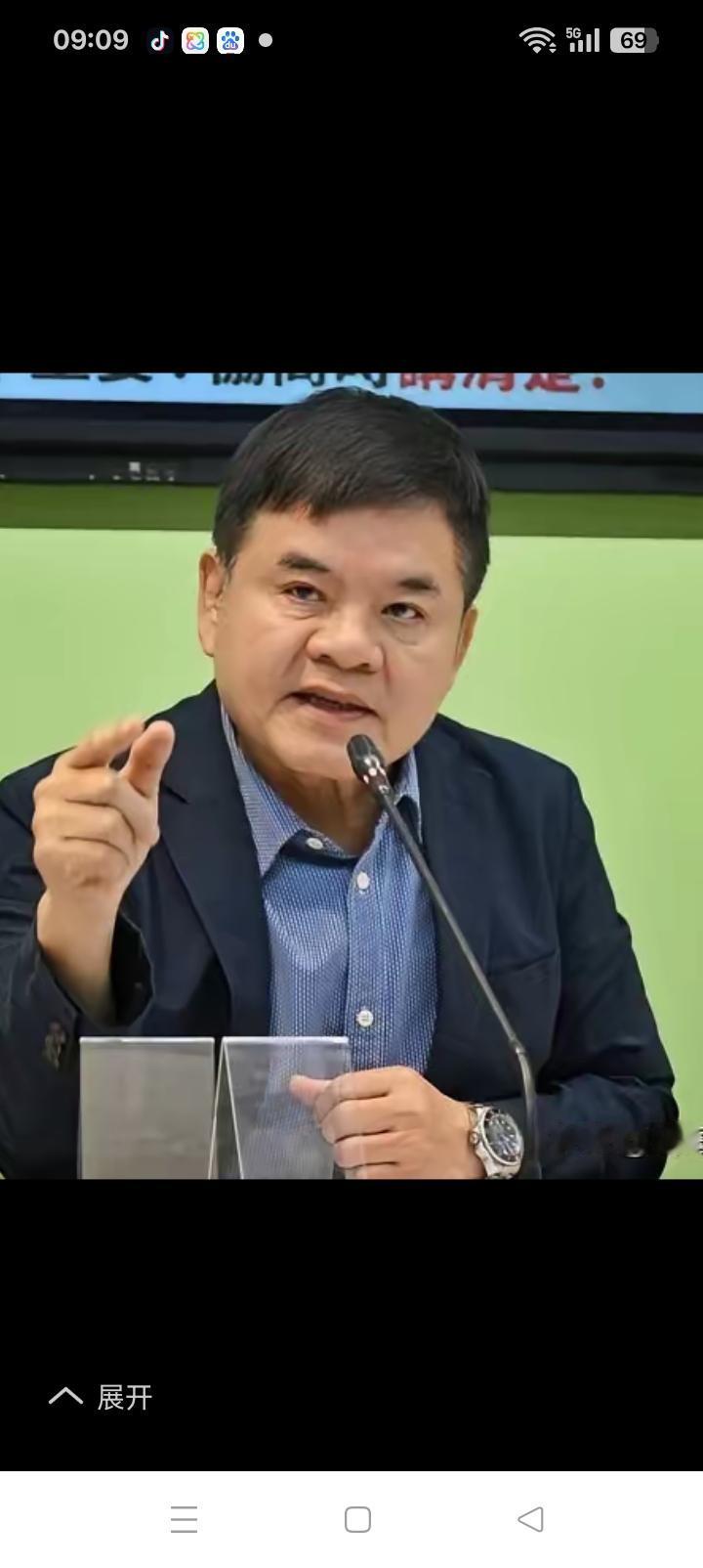 其实只要办理台胞证，所谓的绿色就不重要了。民进党骨干洪申瀚来到大陆参会必须办理