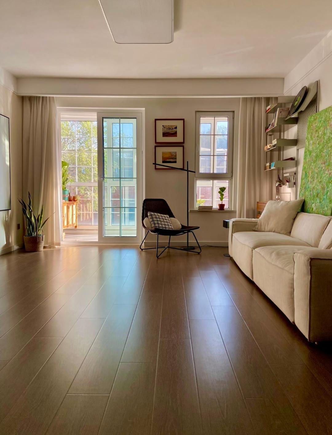 我有一个很奇怪的朋友从来不让不熟悉的人去她家里自己家孩子过生日，邀请的同学