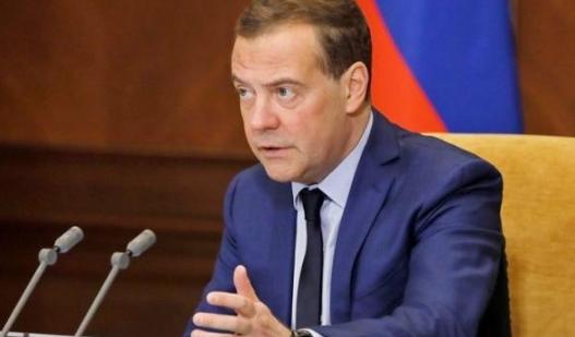 美国这边刚提交了吞并格陵兰岛的法案，俄罗斯那边就表示：格陵兰岛的居民也可以投票加