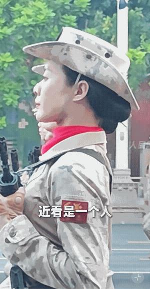 以下三位明星晚上都不睡觉吗？都是凌晨转发的央视新闻，九三盛大阅兵现场直播！XK