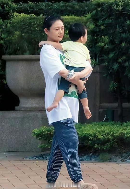 要记着妈妈啊，她那么爱你们。