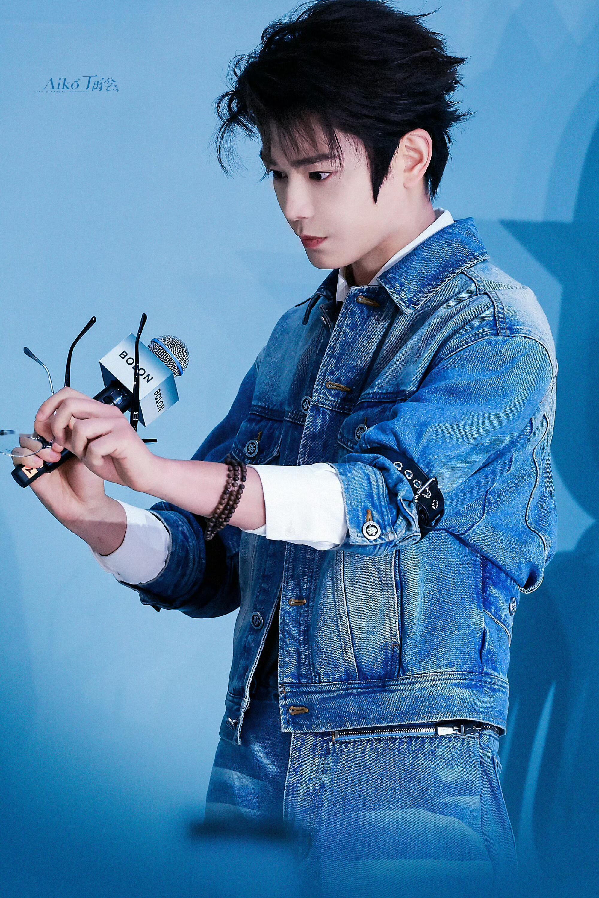 丁禹兮今日活动生图，又拽又清冷的少年贵气感拉满