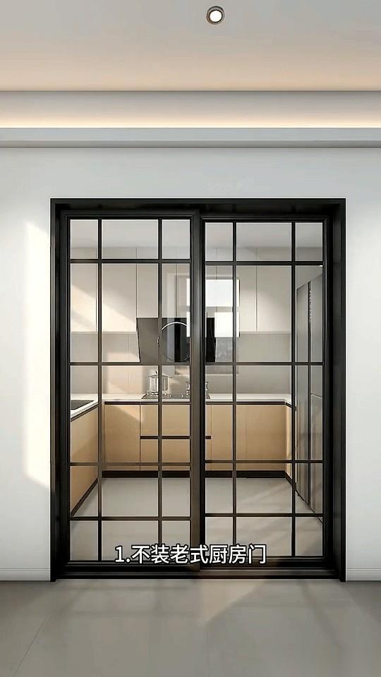 以前我家的厨房门，我真想一锤子给它砸了。底下那个轨道，藏的油泥比我吃的盐都多，