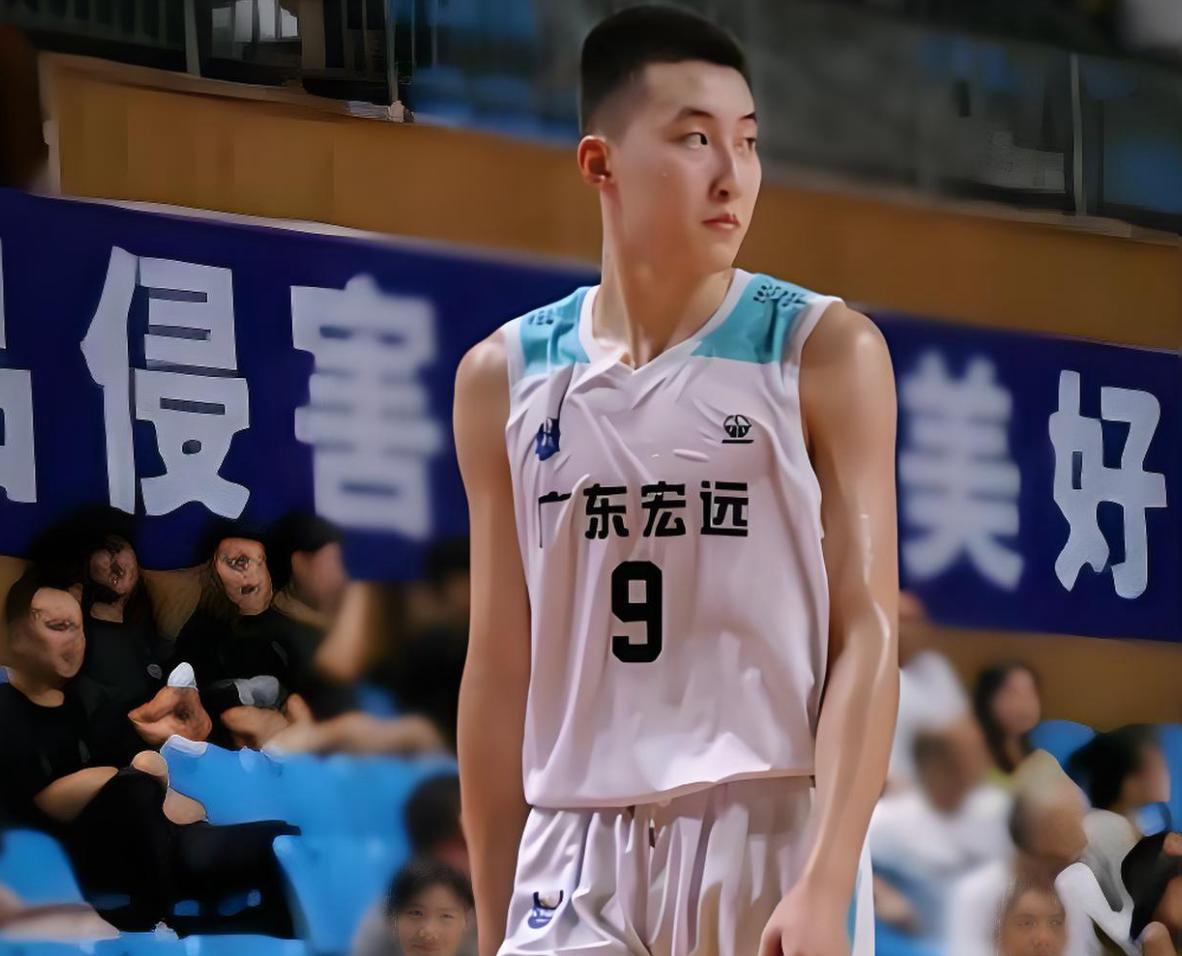 妙！广东队送3名年轻球员到NBL打球，朱芳雨如此行为，可以说是一举三得。众所周