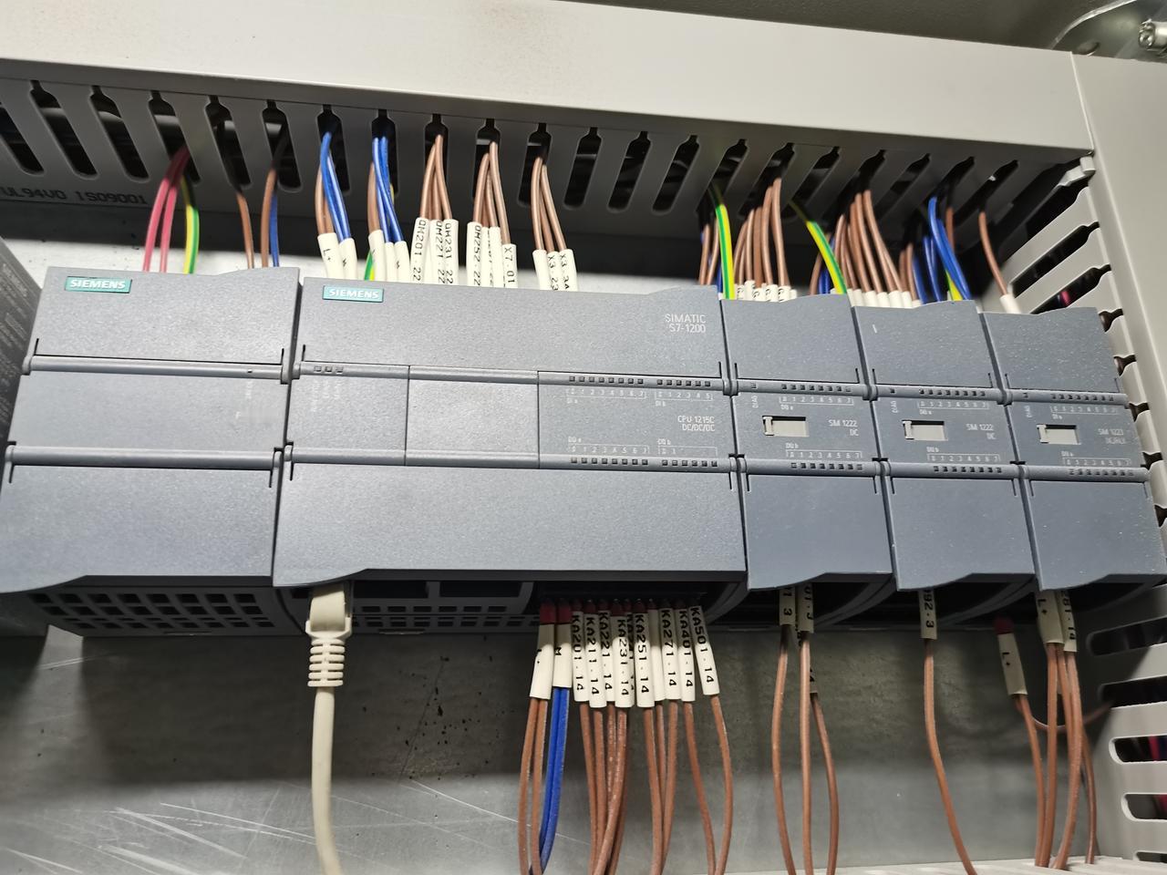 碰到难题了，买了厂家设备还不到半年，程序什么突然清空了，把备份程序下载进去还是没