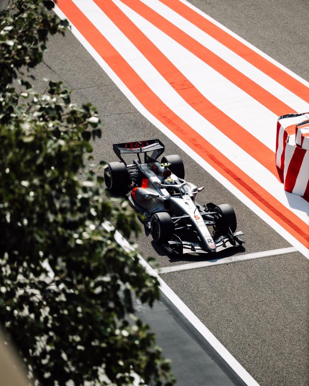 铃鹿开跑：梅奔能三连吗？红牛能反弹吗？马丁还有救吗？这周末铃鹿开跑，围场里几家