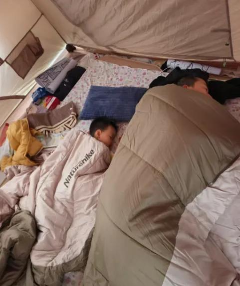 我真的搞不懂那些旅游睡车里和帐篷的人，甚至还有人支起来个锅做饭。图啥啥啊！