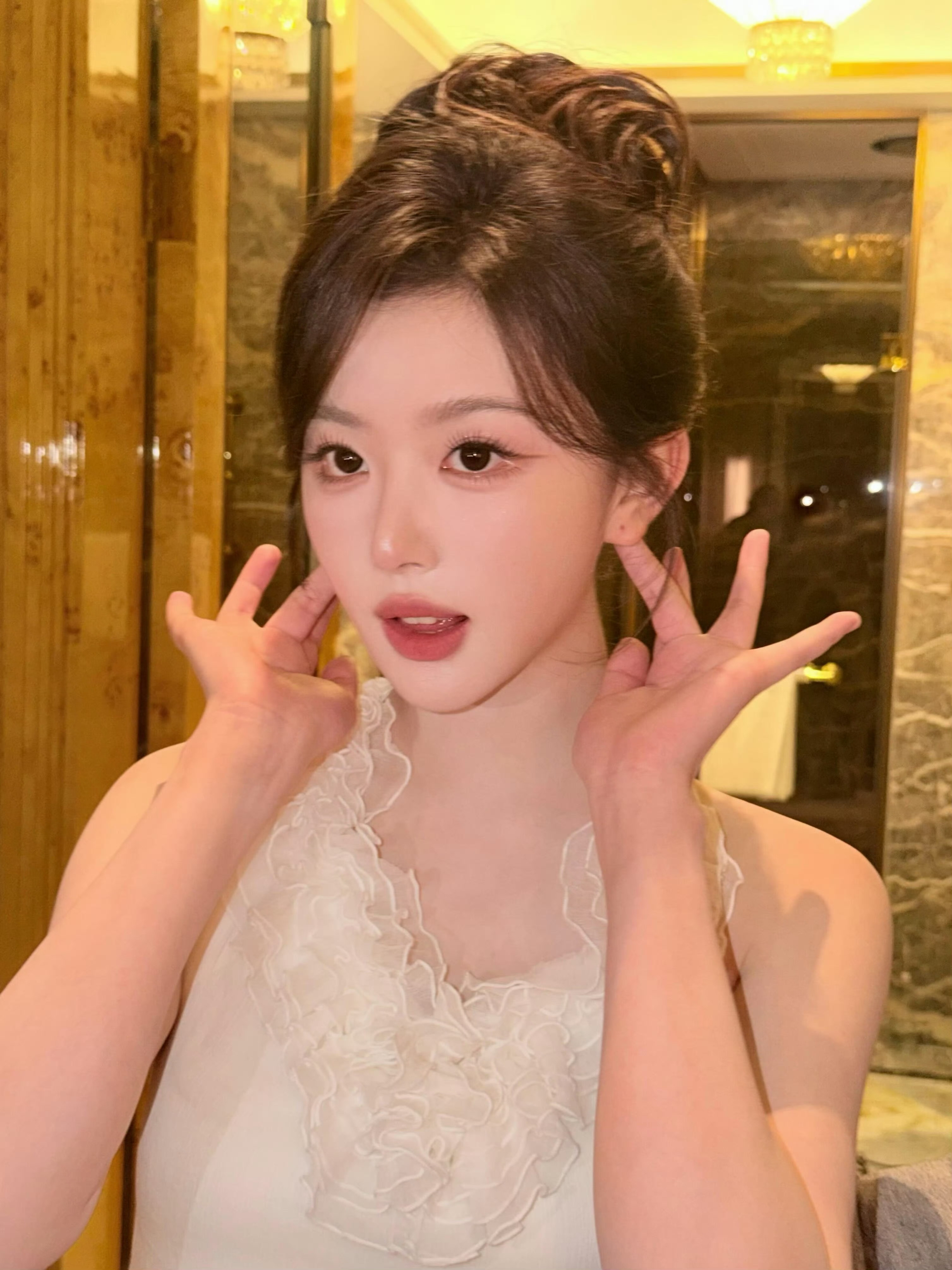 孔雪儿你美孔雪儿让我想了半天漂亮话孔雪儿就是美萌清甜的一颗青苹果🍏！这组liv