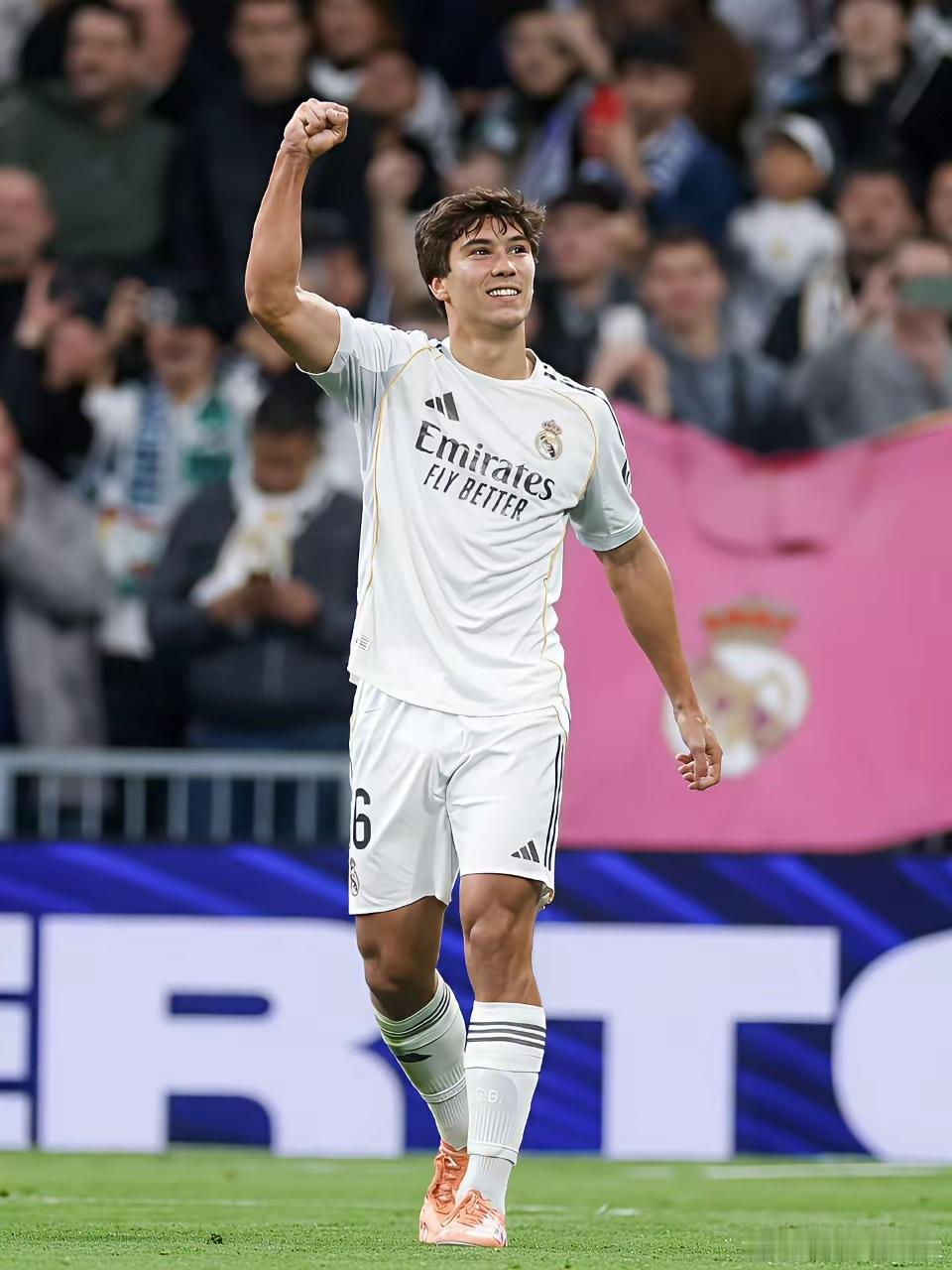 在姆巴佩缺席比赛，贡萨洛帽子戏法后他说：“我一直都说C罗是我的偶像。他是我的榜样