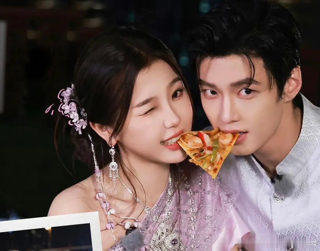 虞书欣跟何与营业这么起劲怎么感觉两人的cpf还发育不起来？有人嫌弃何与颜值，你们