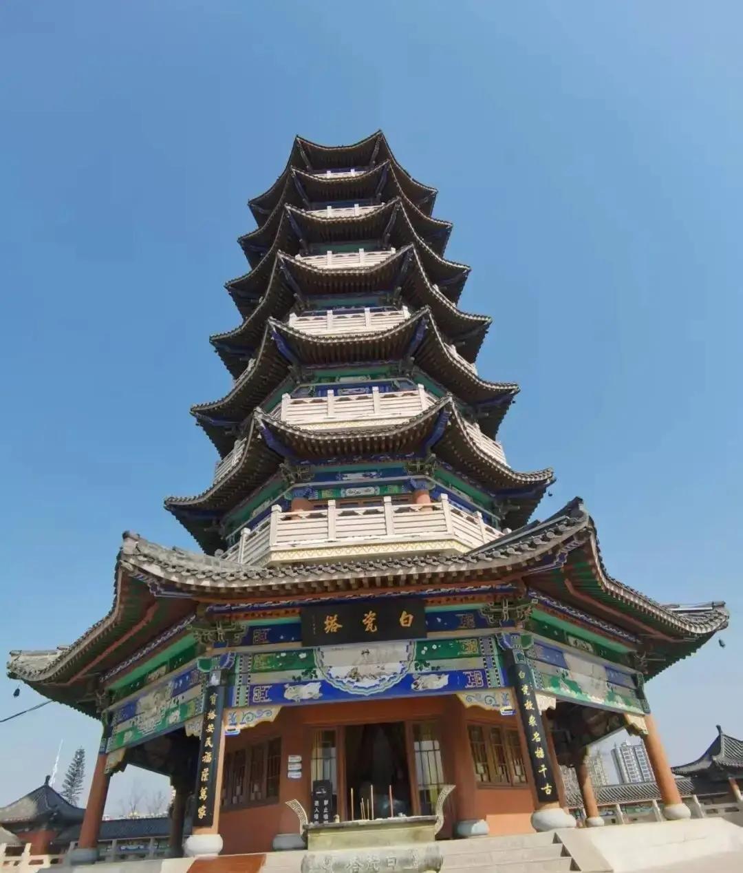 2025年，豫东小县柘城突然爆出三家上市企业效益大分化，培育钻石价格雪崩式下跌，