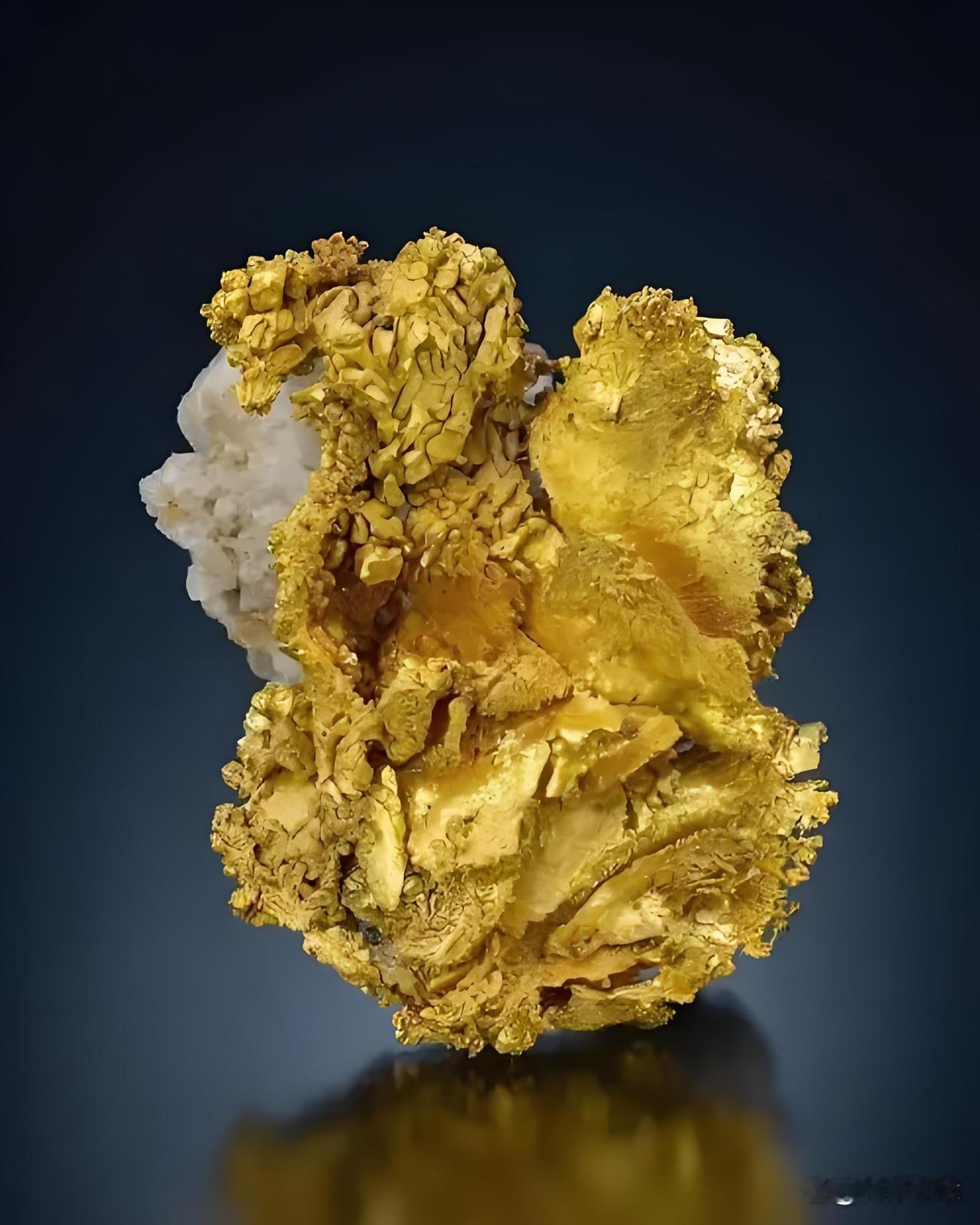 中国新发现金矿影响可不小。3月消息，湖南发现储量超1000吨、估值约6000亿的