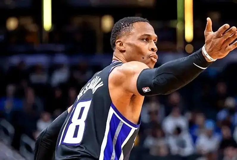 别再纠结威少该去哪队了。全世界都没搞懂他的问题。德罗赞三句话就戳破现