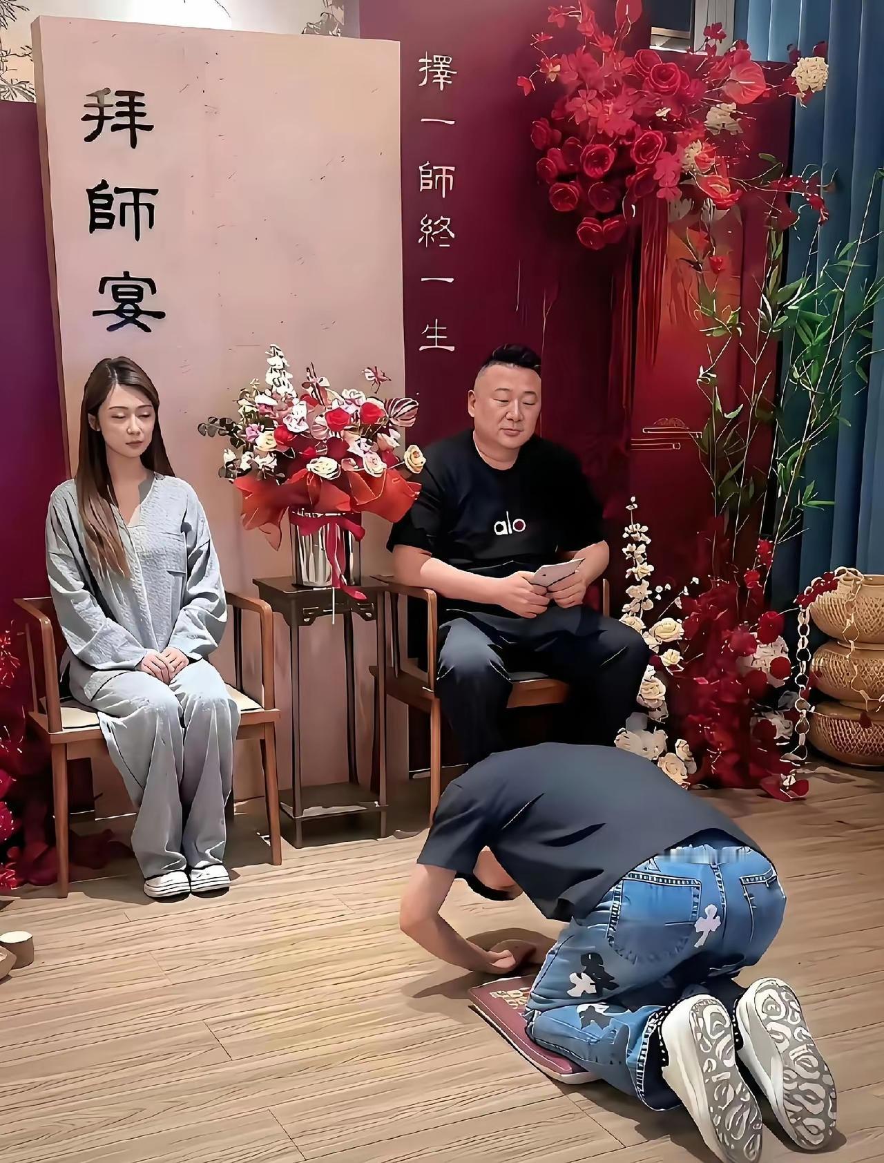 师母有点太年轻了吧？