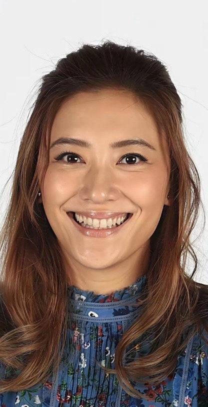 陈小春老婆应采儿的真实容貌，皮肤黝黑但笑容很美，这颜值属于什么水平？或许很多