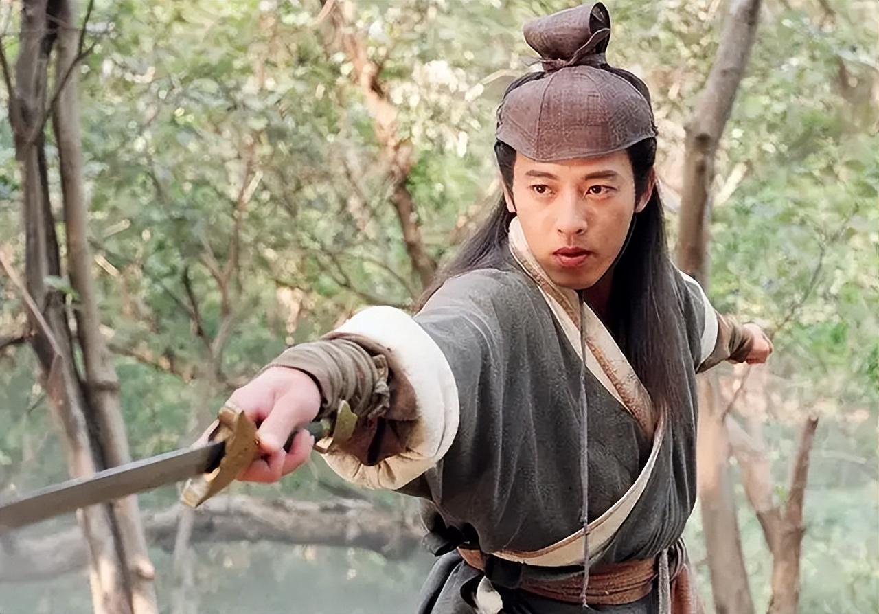 有的人说，令狐冲配置强大，不逊于任何一个主角因为易筋经+吸星大法+独孤九剑