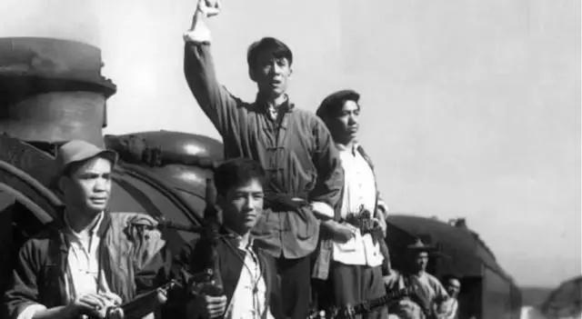 1943年，有个伪乡长偷偷给新四军报信：“今晚我不在乡公所，你们趁这个机会来把