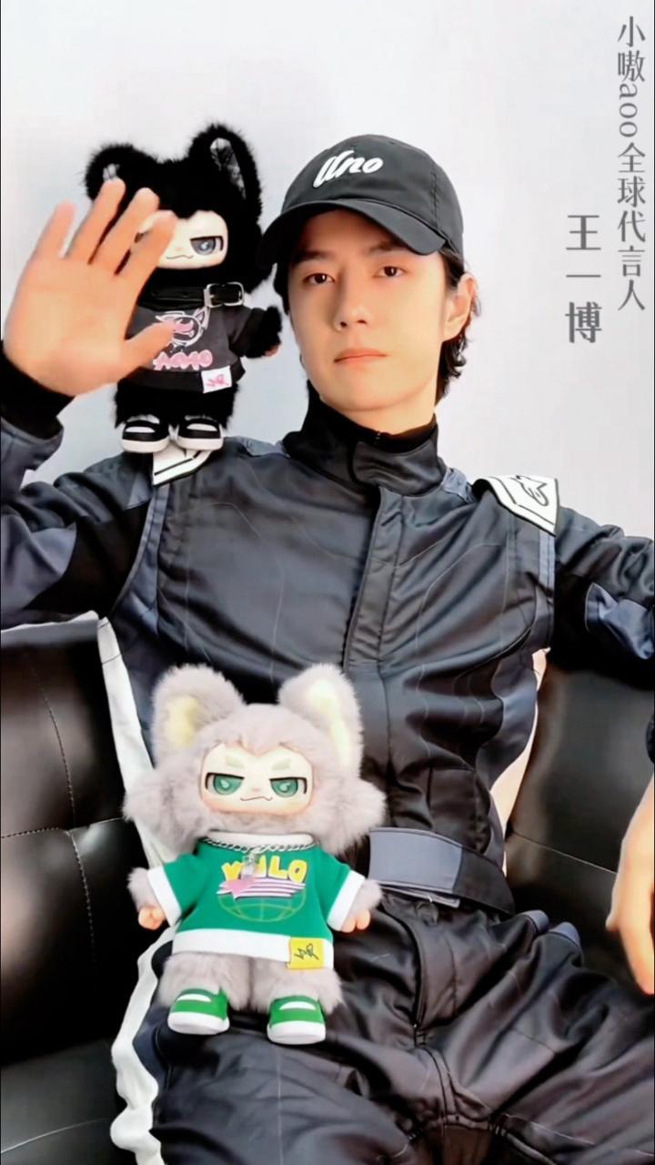 王一博官宣新代言，成为「小嗷aoo」全球代言人！哈哈哈哈哈，王一博对于绿色的偏
