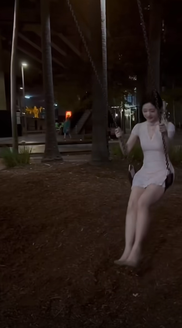 真的够了，女朋友都多大了还喜欢玩秋千。