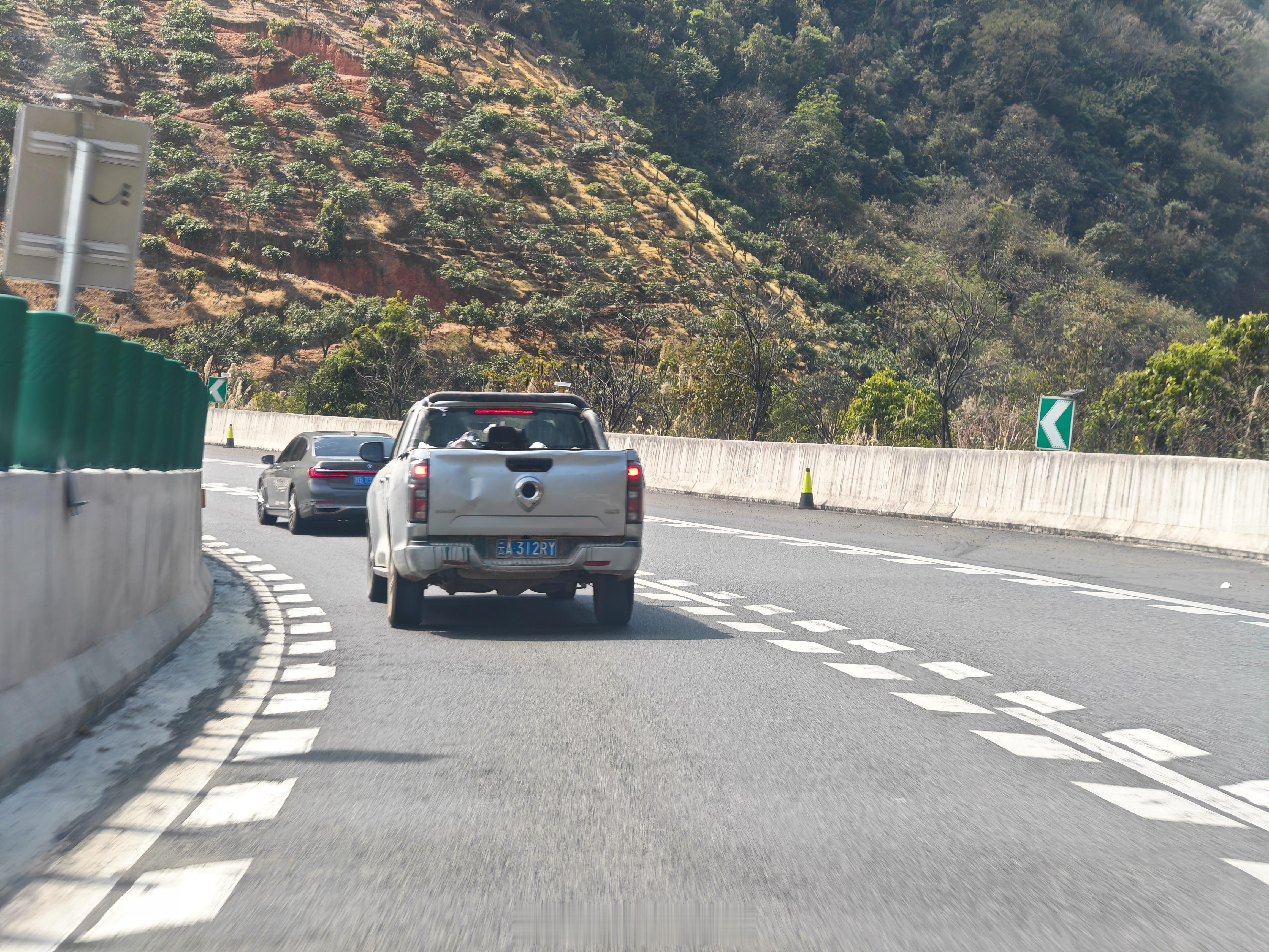 云贵的高速真不开玩笑，连续十几公里下坡还带拐急弯，限速不低至少100公里，还是虚